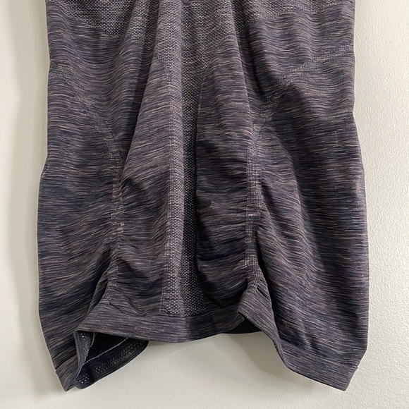 *SOLD* Athleta Workout Top, Size XL - Picture 7 of 9